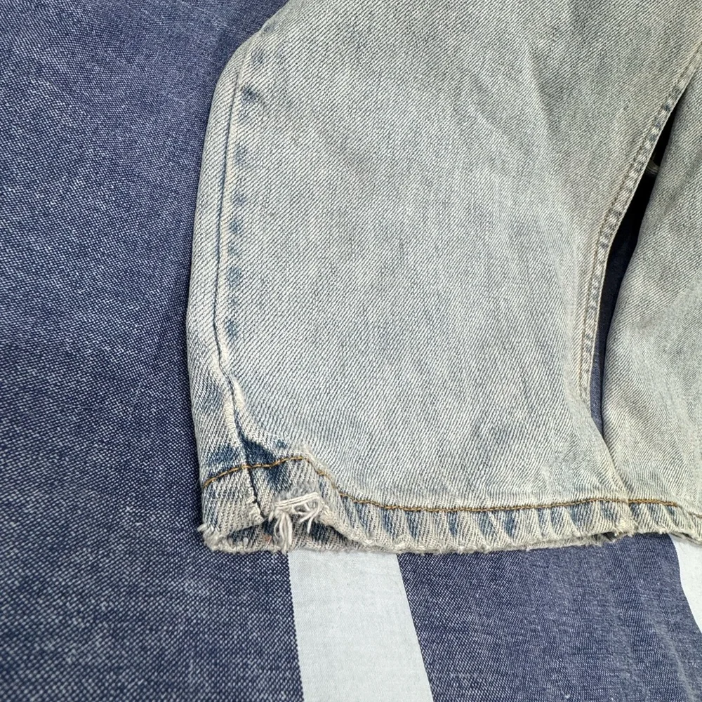 Vintage Levi's Men's Classic Light Blue Straight Jeans - Picture 14 of 16